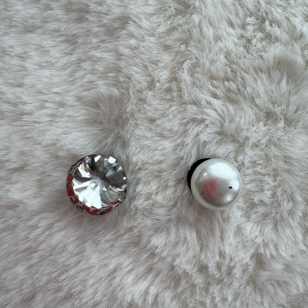 CROCS set of 2 Jitbits diamond and pearl